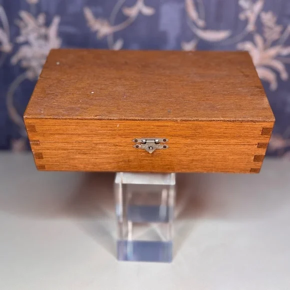 Vintage Estate Wooden Storage Box with Metal Clasp and Dovetailed Edges - Picture 1 of 10